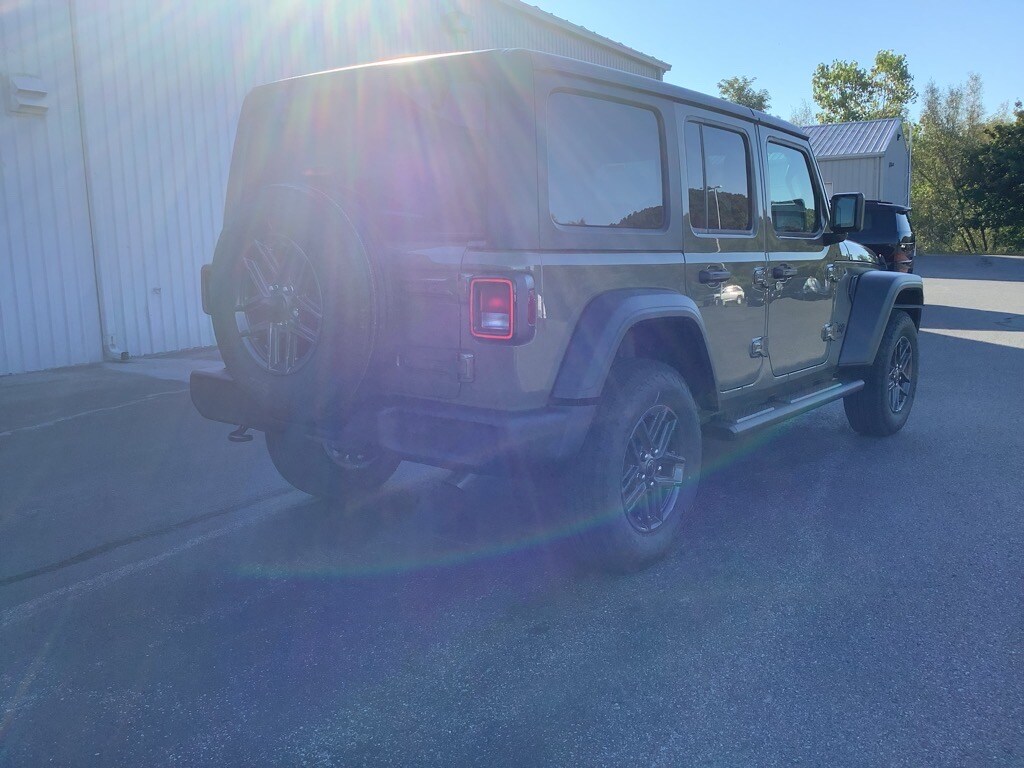 2025 Jeep Wrangler Sport S photo 3