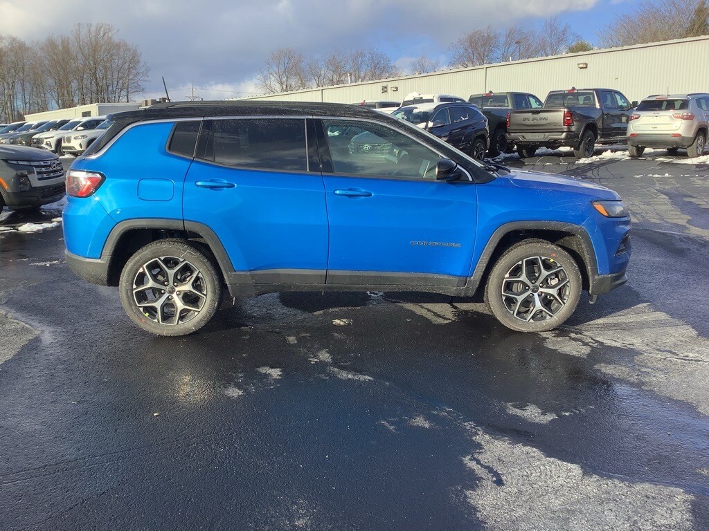 2026 Jeep Compass Limited photo 2