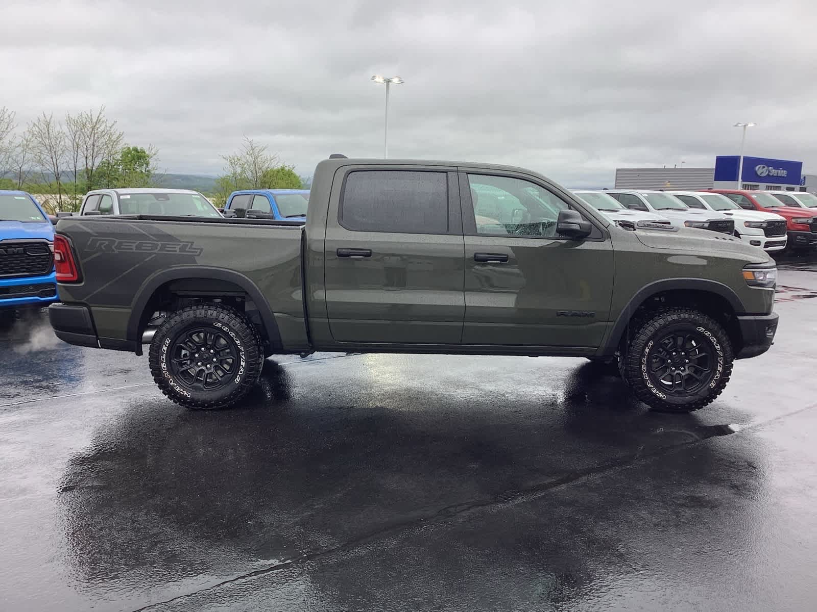 View vehicle photo 4