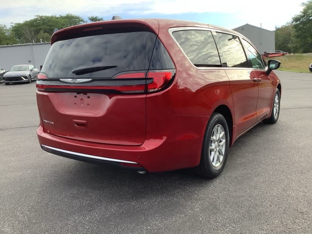 New 2026 Chrysler Pacifica Select Passenger Van