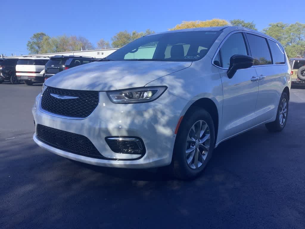 2026 Chrysler Pacifica Select - Photo 9