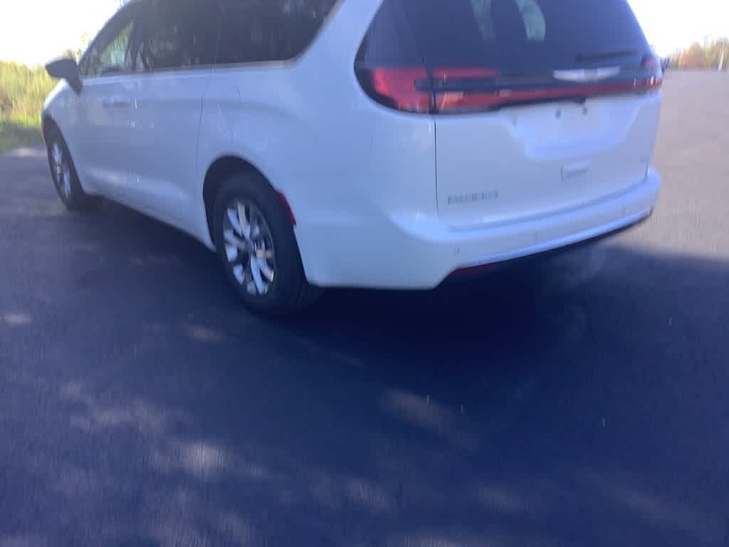 2026 Chrysler Pacifica Select - Photo 7