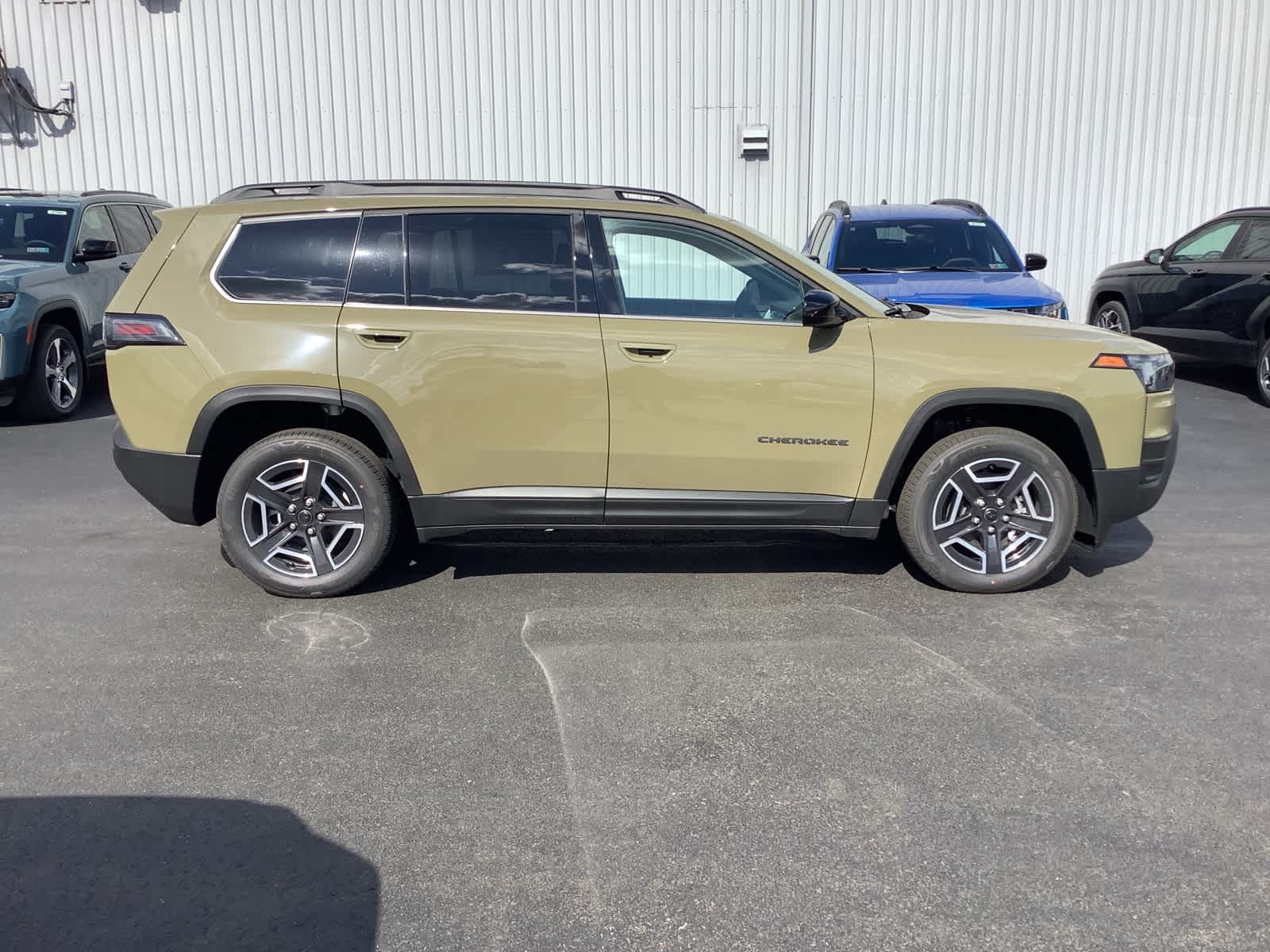 View vehicle photo 3
