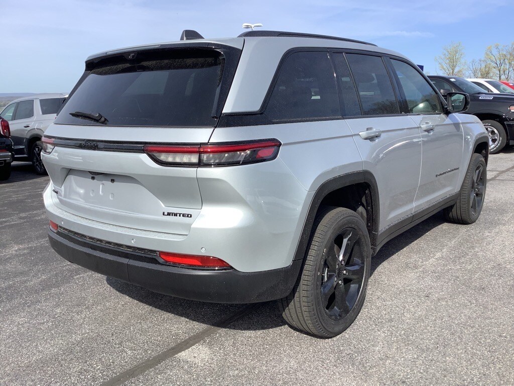 2025 Jeep Grand Cherokee Limited photo 3