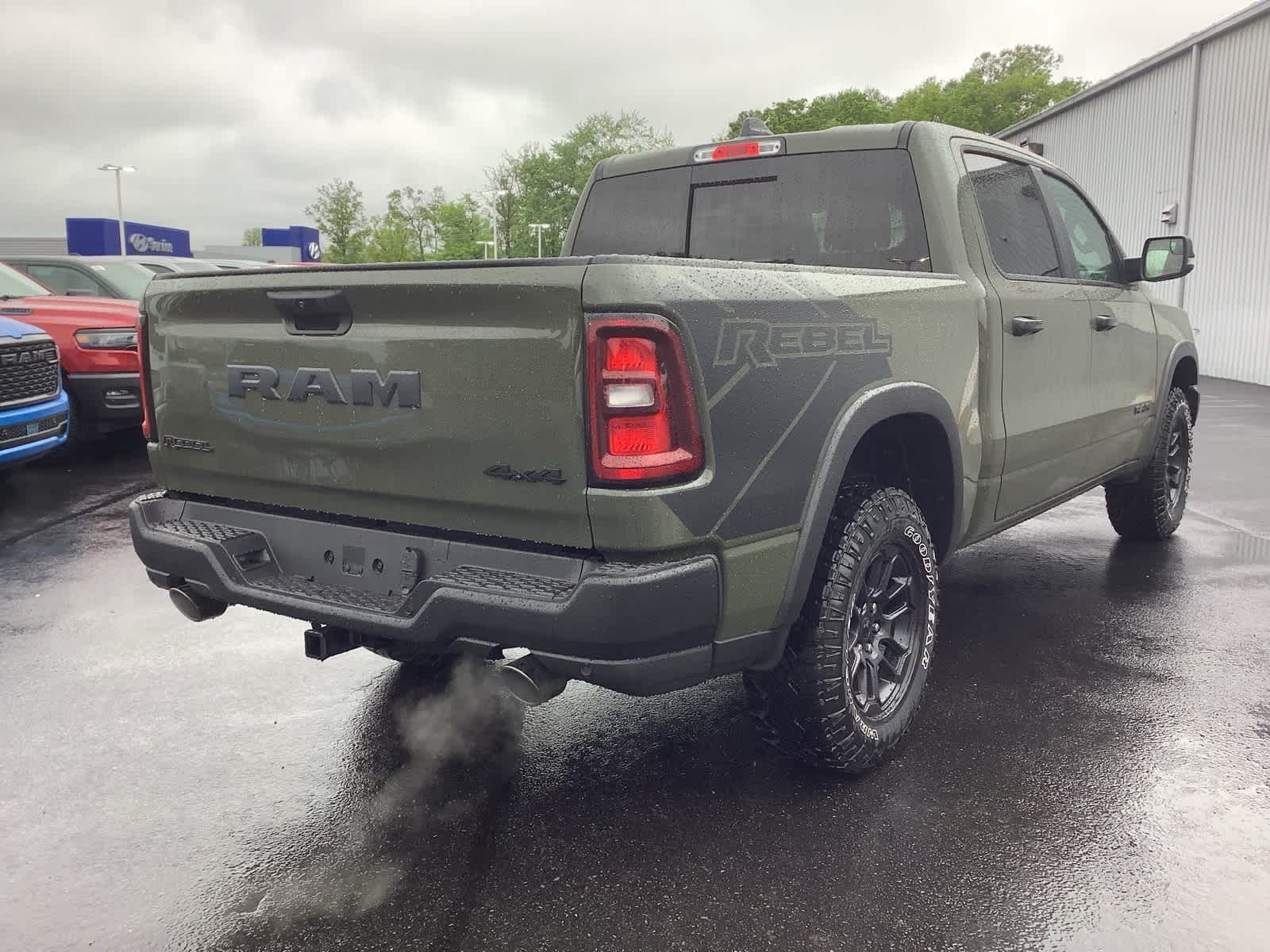 View vehicle photo 5