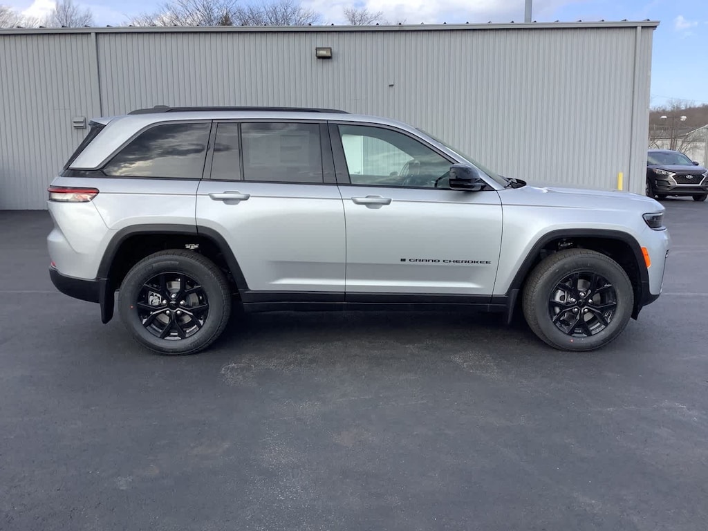 New 2026 Jeep Grand Cherokee Laredo Altitude Sport Utility