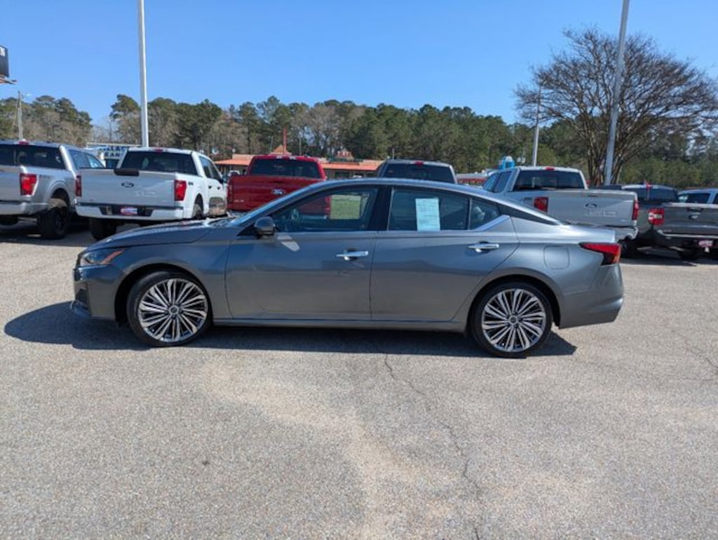 Used 2023 Nissan Altima 2.5 SL Sedan
