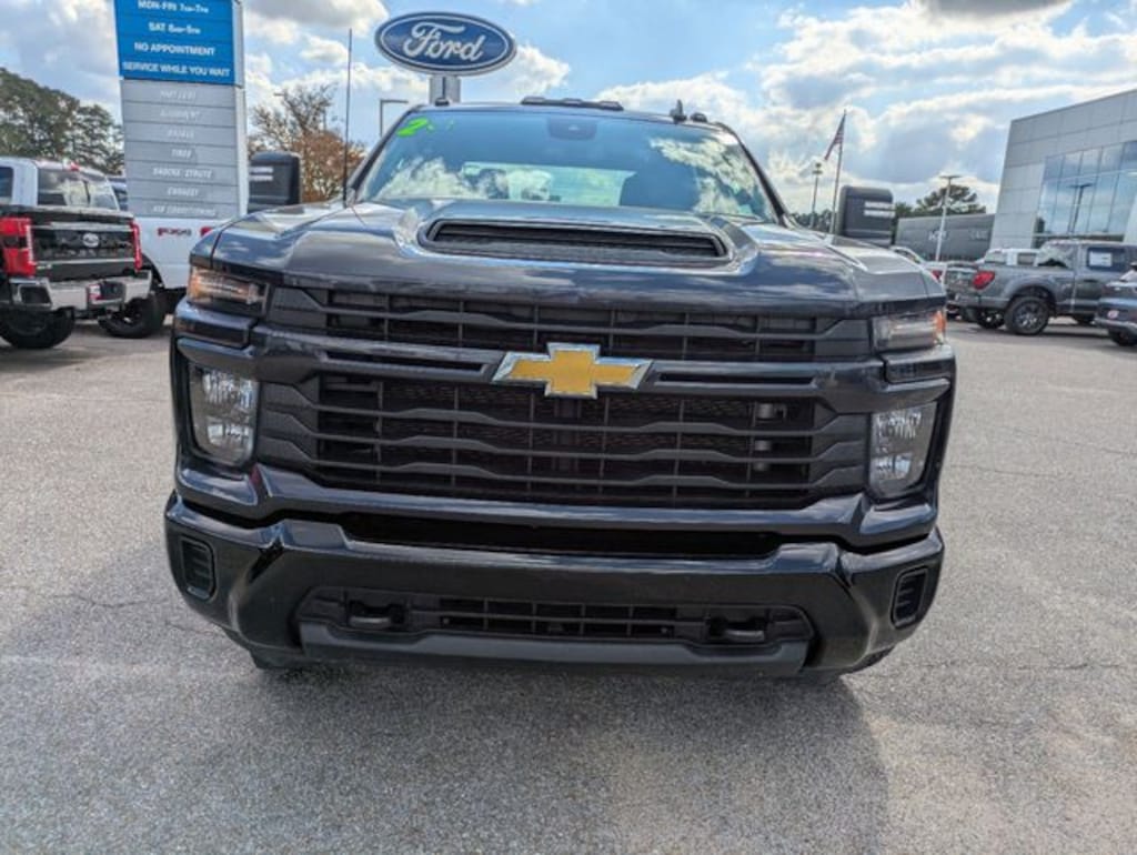 Used 2024 Chevrolet Silverado 2500HD Custom Truck