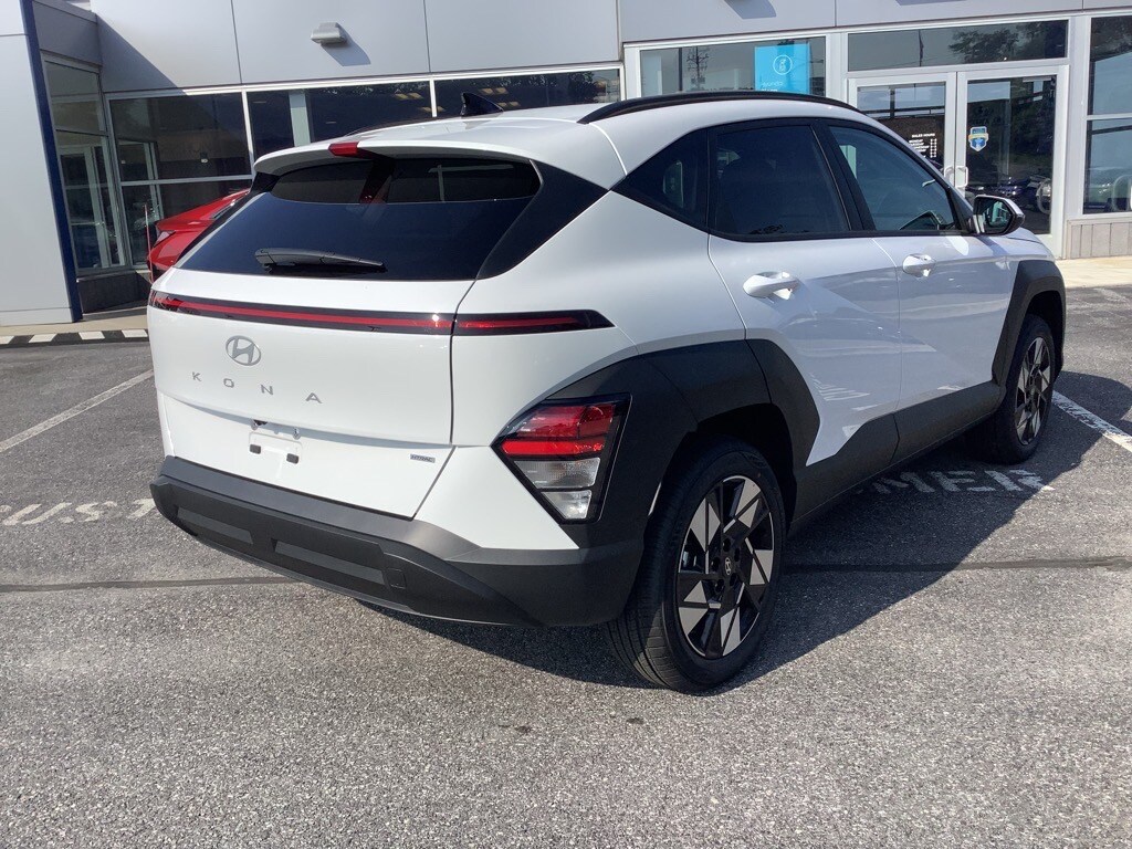 2025 Hyundai Kona SE photo 3
