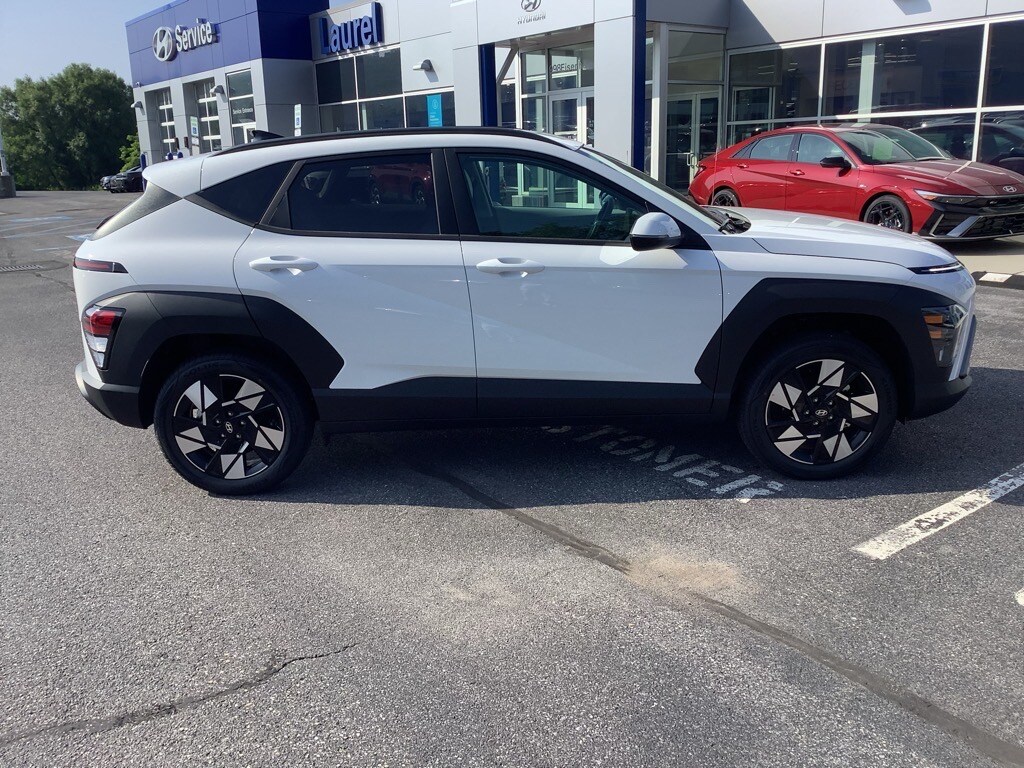 2025 Hyundai Kona SE photo 2