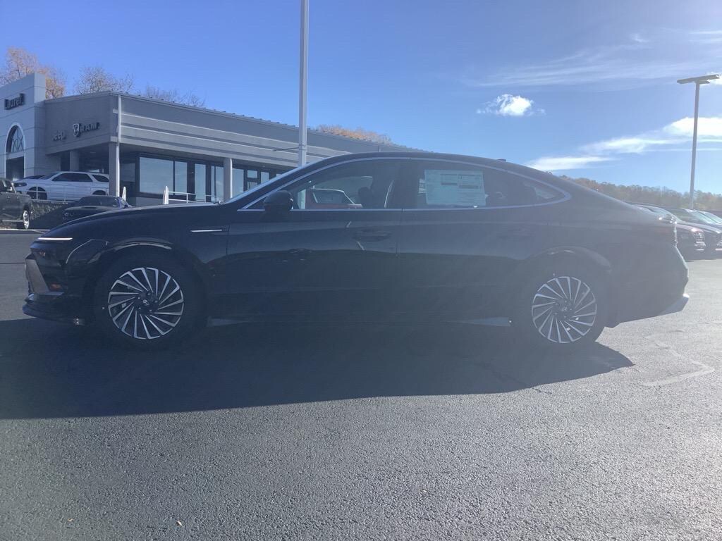 New 2025 Hyundai Sonata Hybrid SEL Sedan