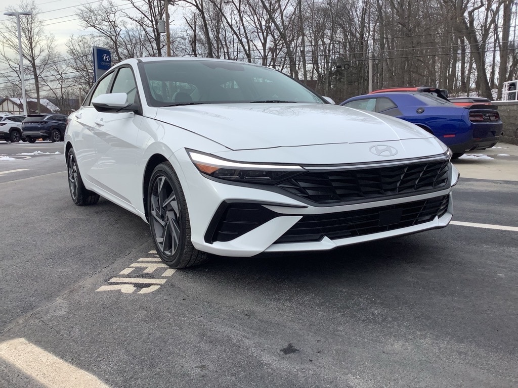 2025 Hyundai Elantra Limited's photo