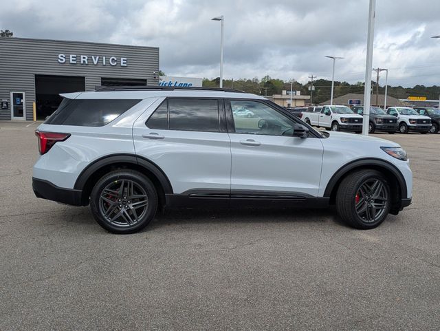 2026 Ford Explorer ST - Photo 9