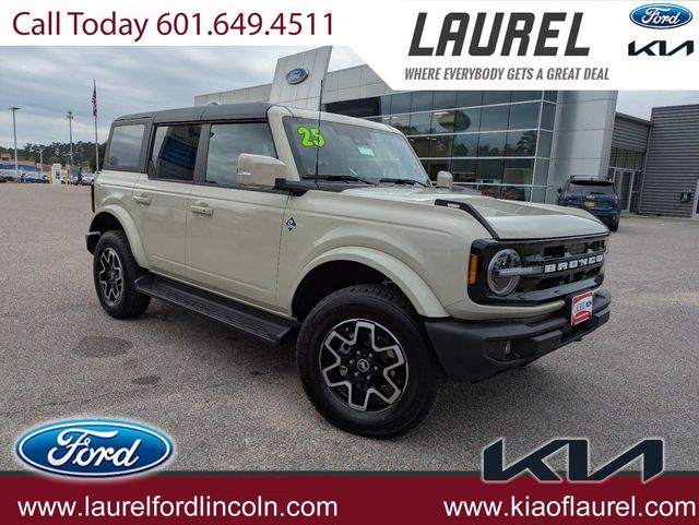 2025 Ford Bronco 4-Door Outer Banks's photo