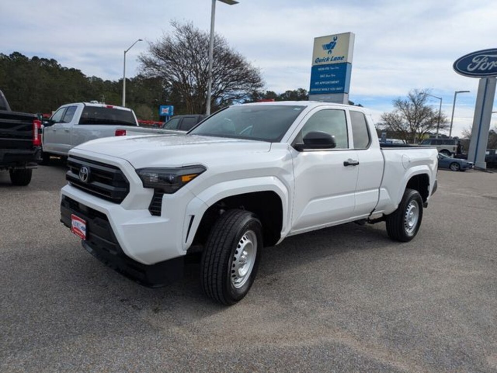 Used 2025 Toyota Tacoma SR Truck