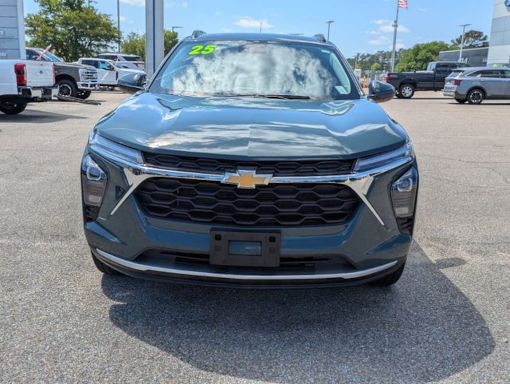 Used 2025 Chevrolet Trax LT SUV