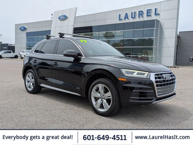 2019 Audi Q5 2.0T quattro S tronic Premium Plus's photo