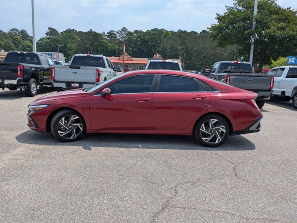 Used 2024 Hyundai Elantra Limited Sedan