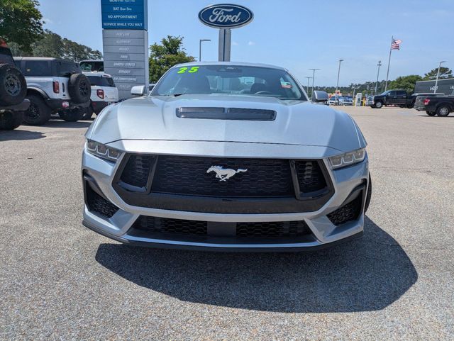 2025 Ford Mustang GT Premium photo 2