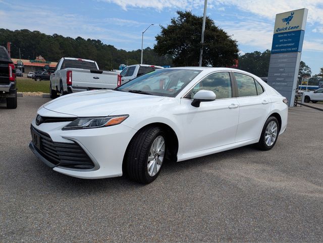 2021 Toyota Camry LE photo 3