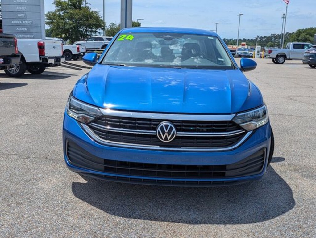 Used 2024 Volkswagen Jetta 1.5T SE Sedan