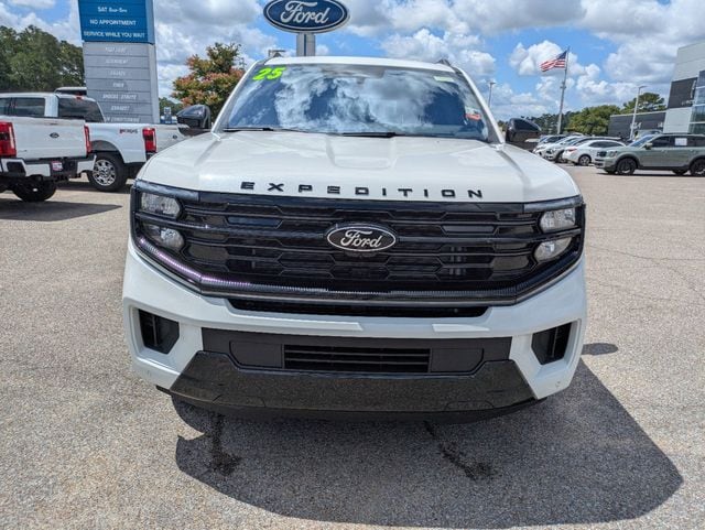 2025 Ford Expedition Platinum - Photo 3