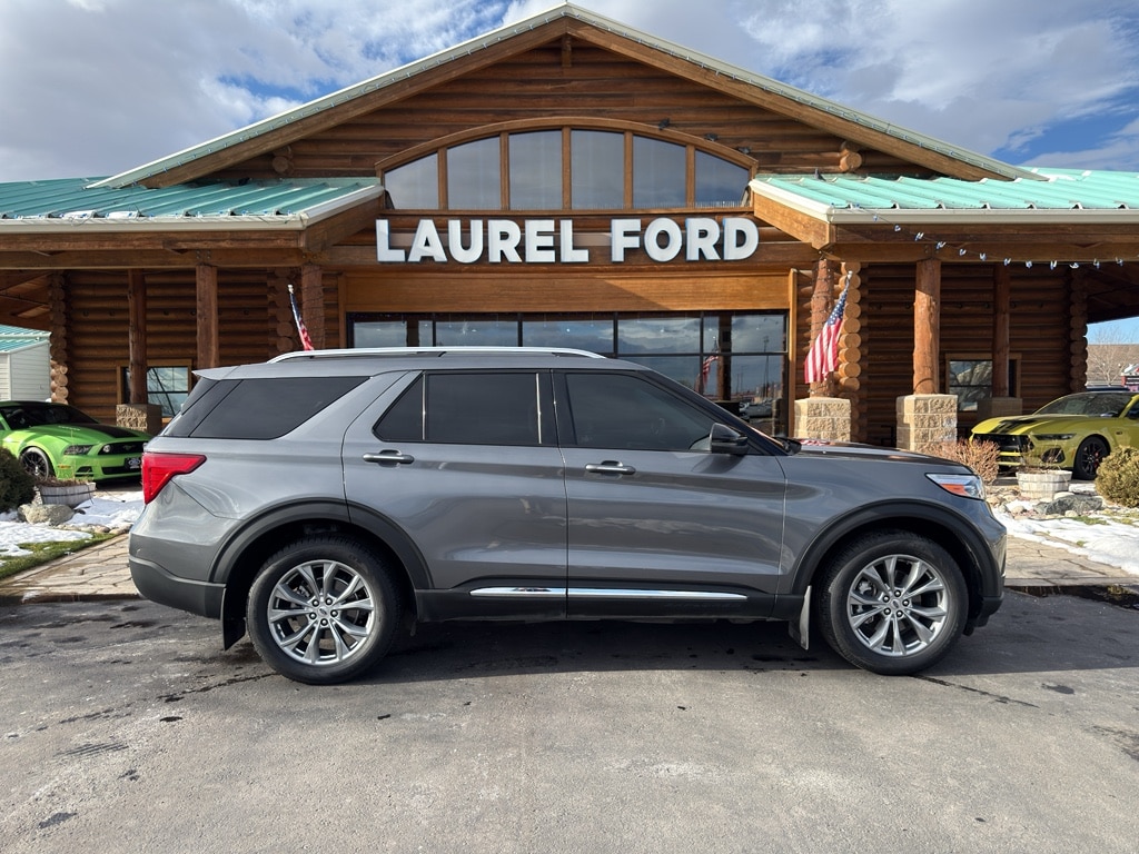 2022 Ford Explorer Limited's photo
