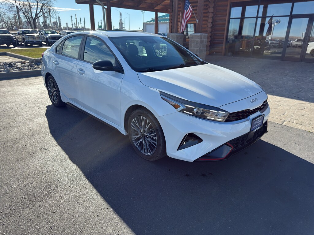 2024 Kia Forte GT-Line photo 2