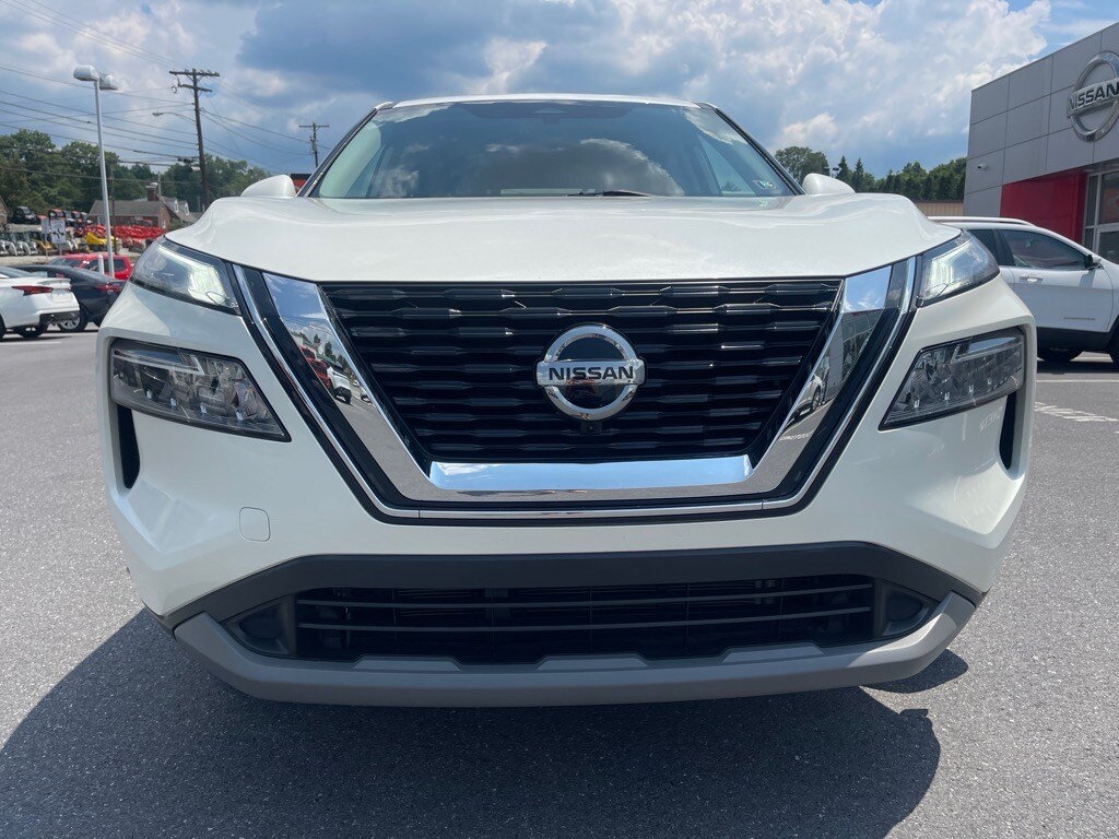 2021 Nissan Rogue SV photo 2