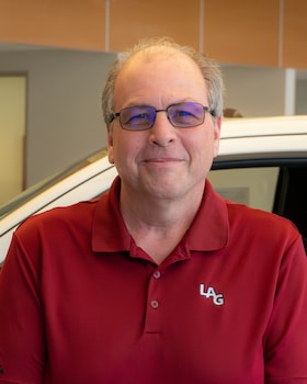 Staff member Scott Holsopple from ID_581ca0097a8e