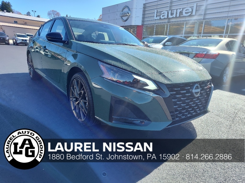 2025 Nissan Altima SR's photo