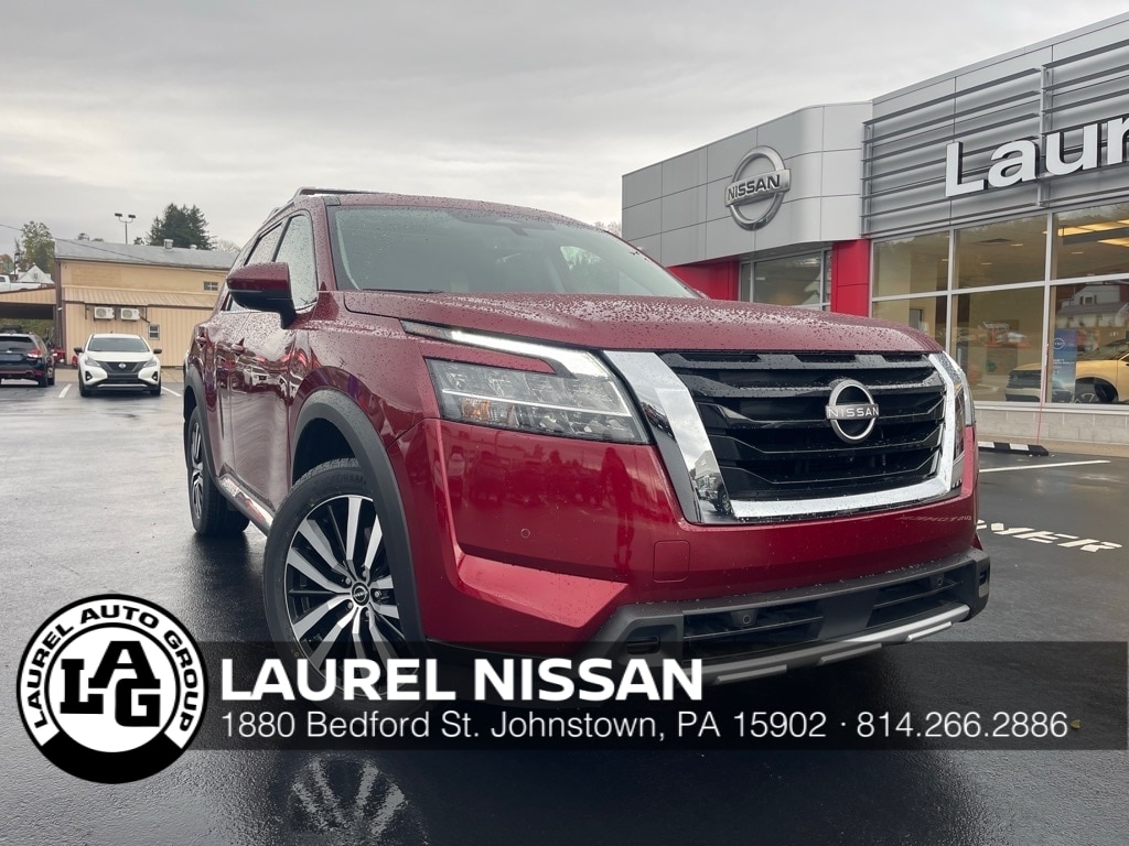 2023 Nissan Pathfinder Platinum's photo