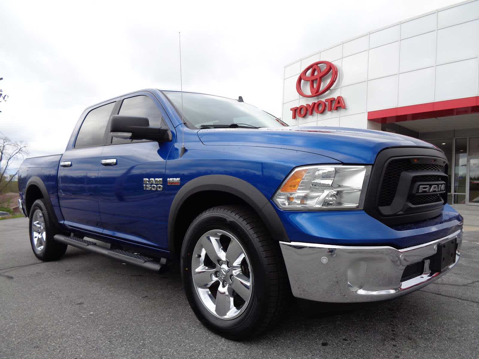 2017 RAM 1500 Big Horn 4x4 Crew Cab 5'7's photo