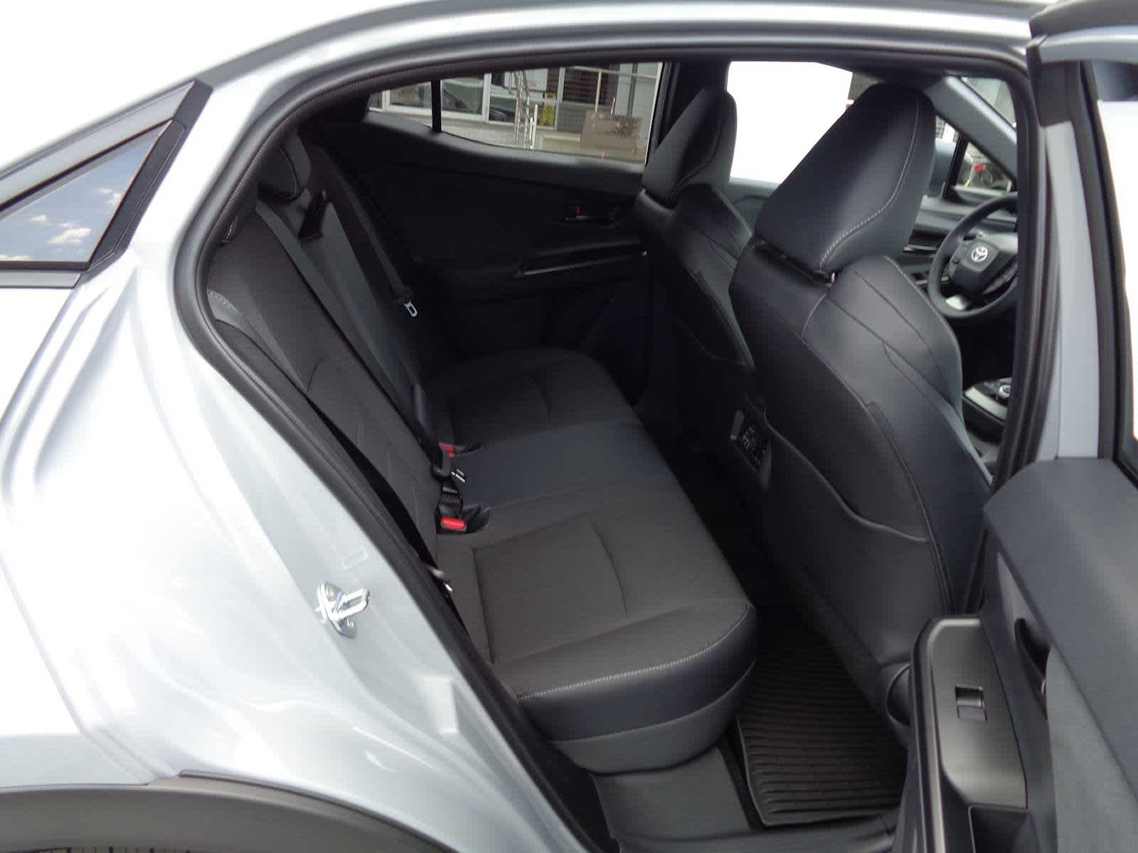 2026 Toyota C-HR SE - Photo 16