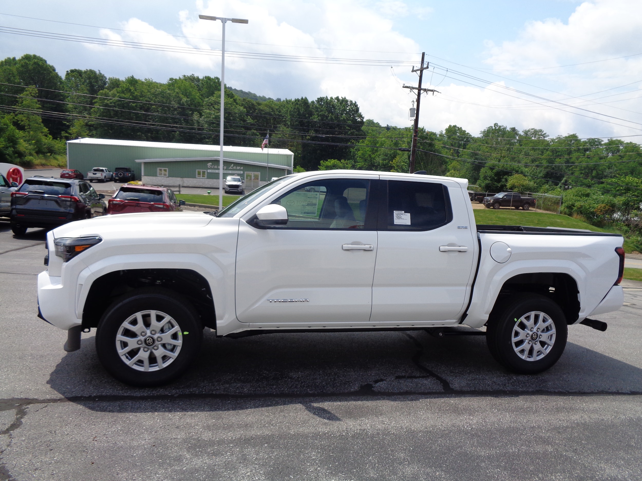 2025 Toyota Tacoma SR5 - Photo 6
