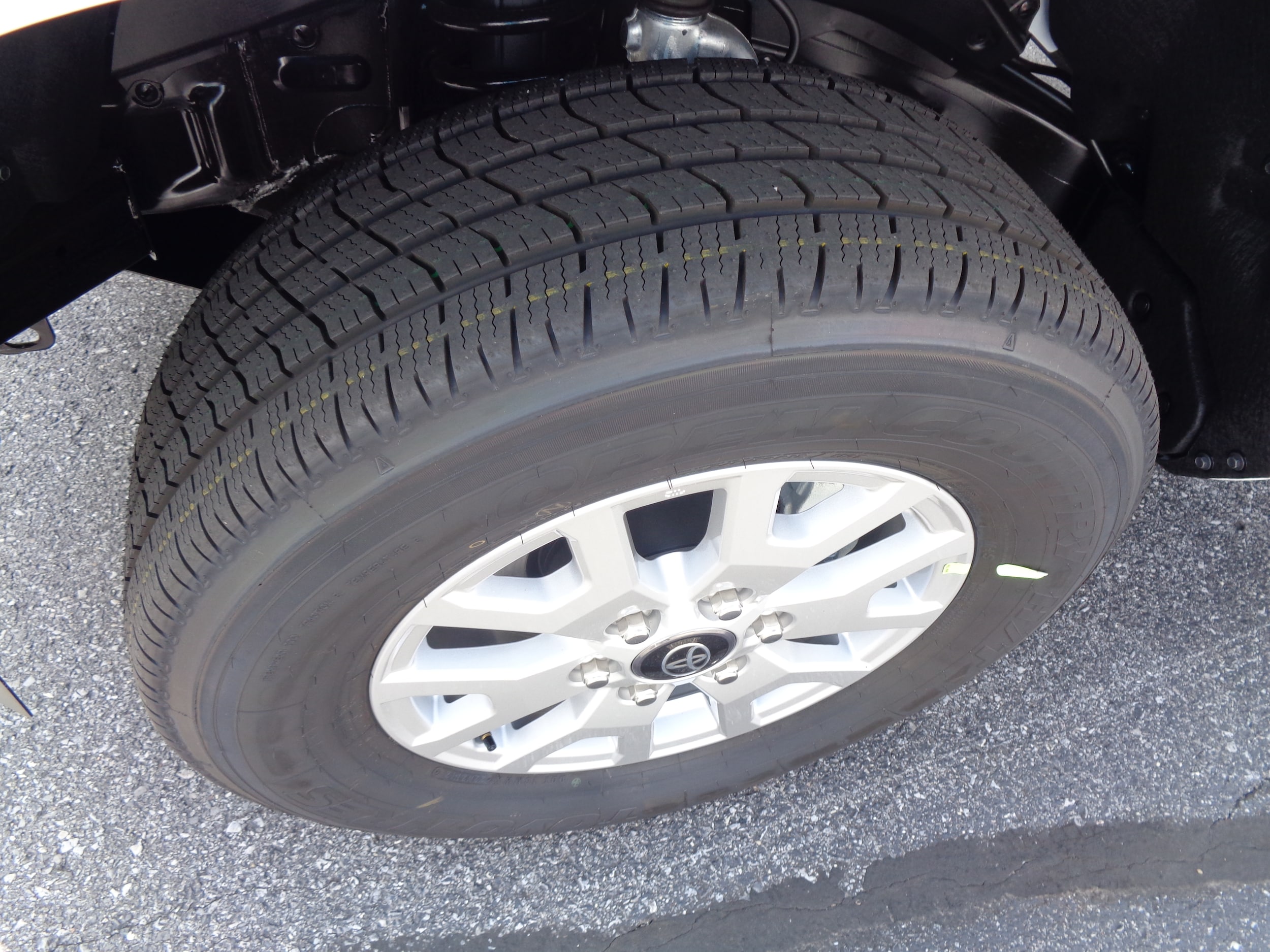 2025 Toyota Tacoma SR5 - Photo 9