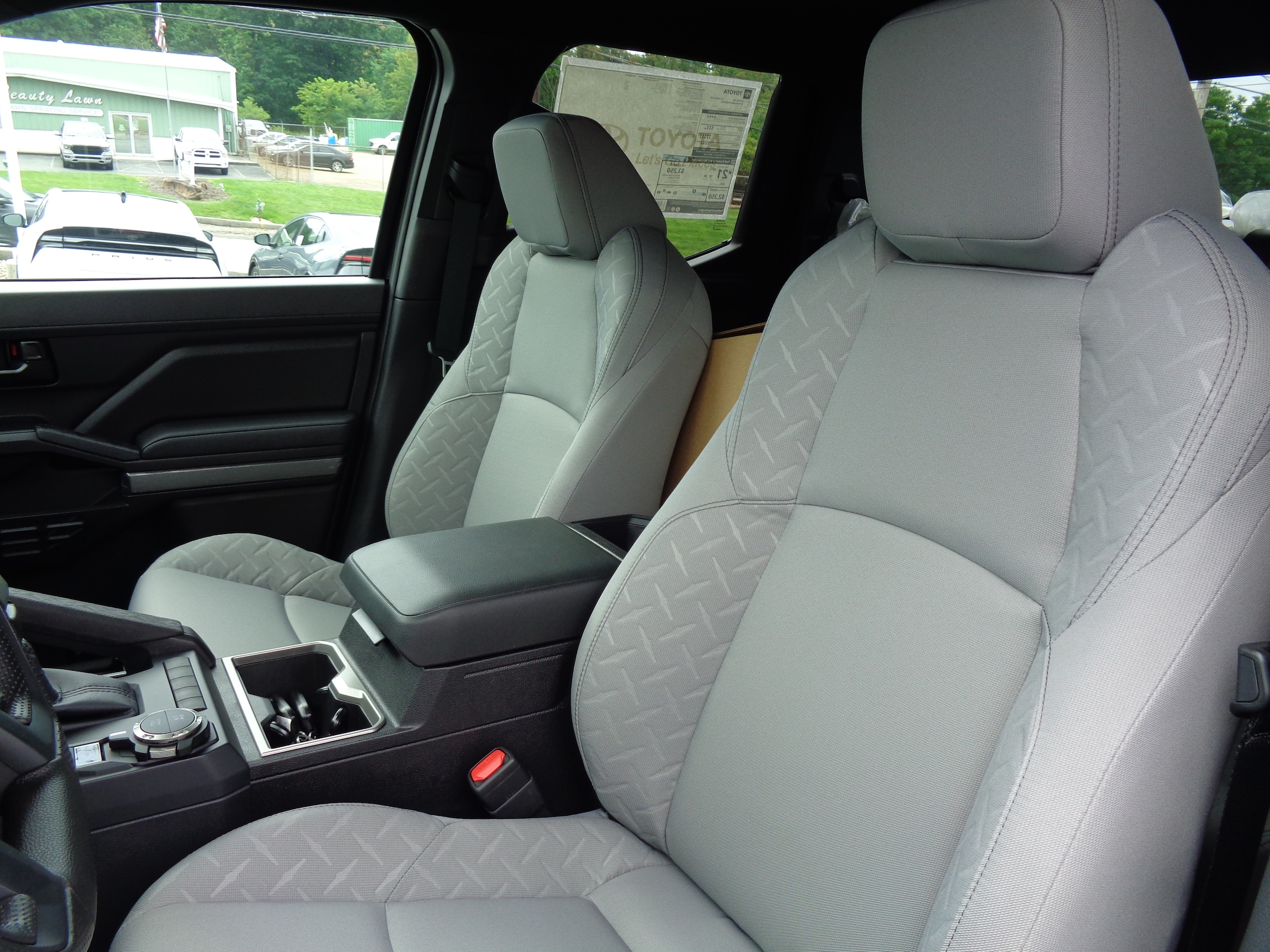 2026 Toyota Tacoma SR5 - Photo 11