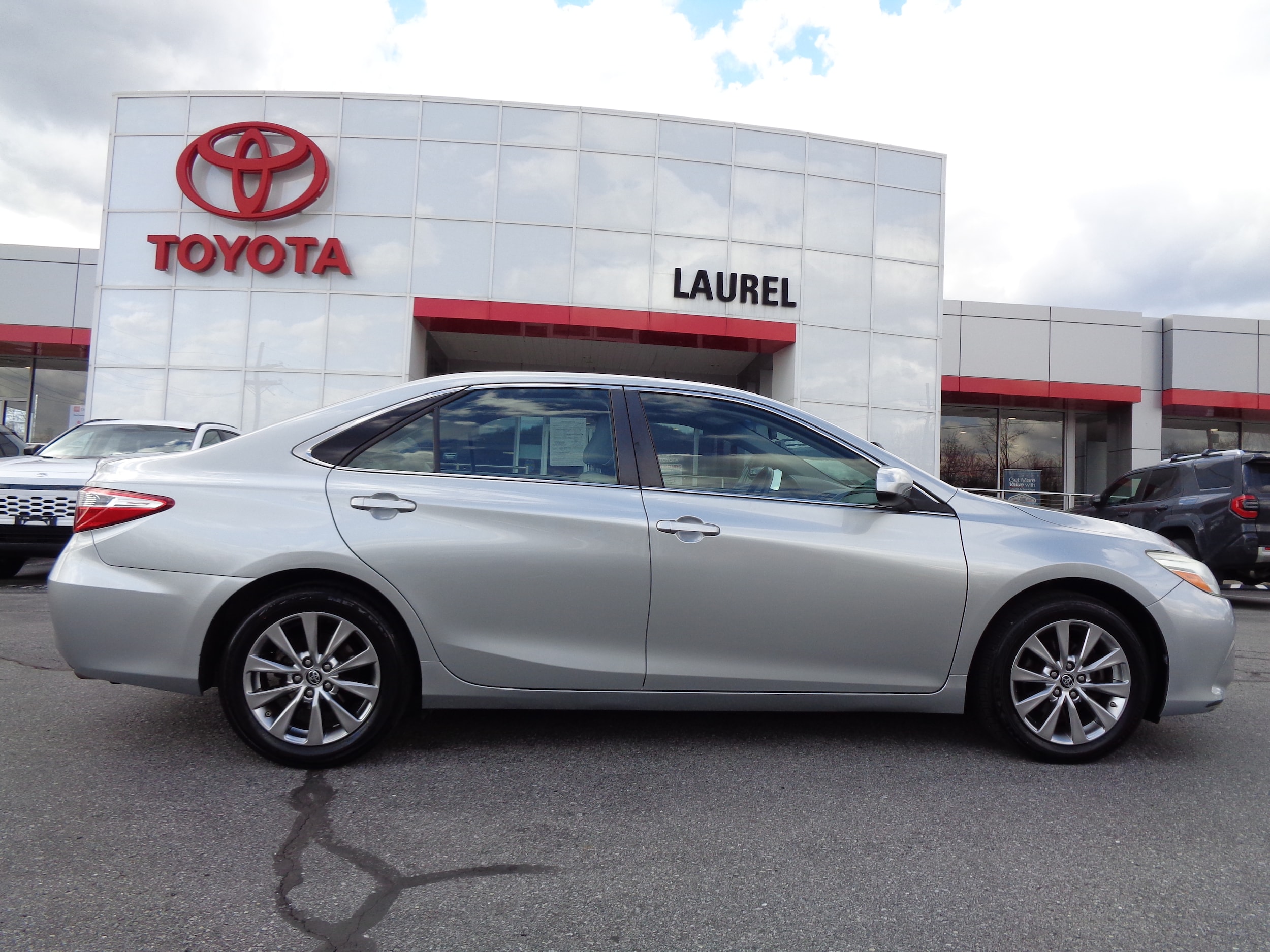 Used 2015 Toyota Camry XLE with VIN 4T4BF1FK8FR469667 for sale in Johnstown, PA