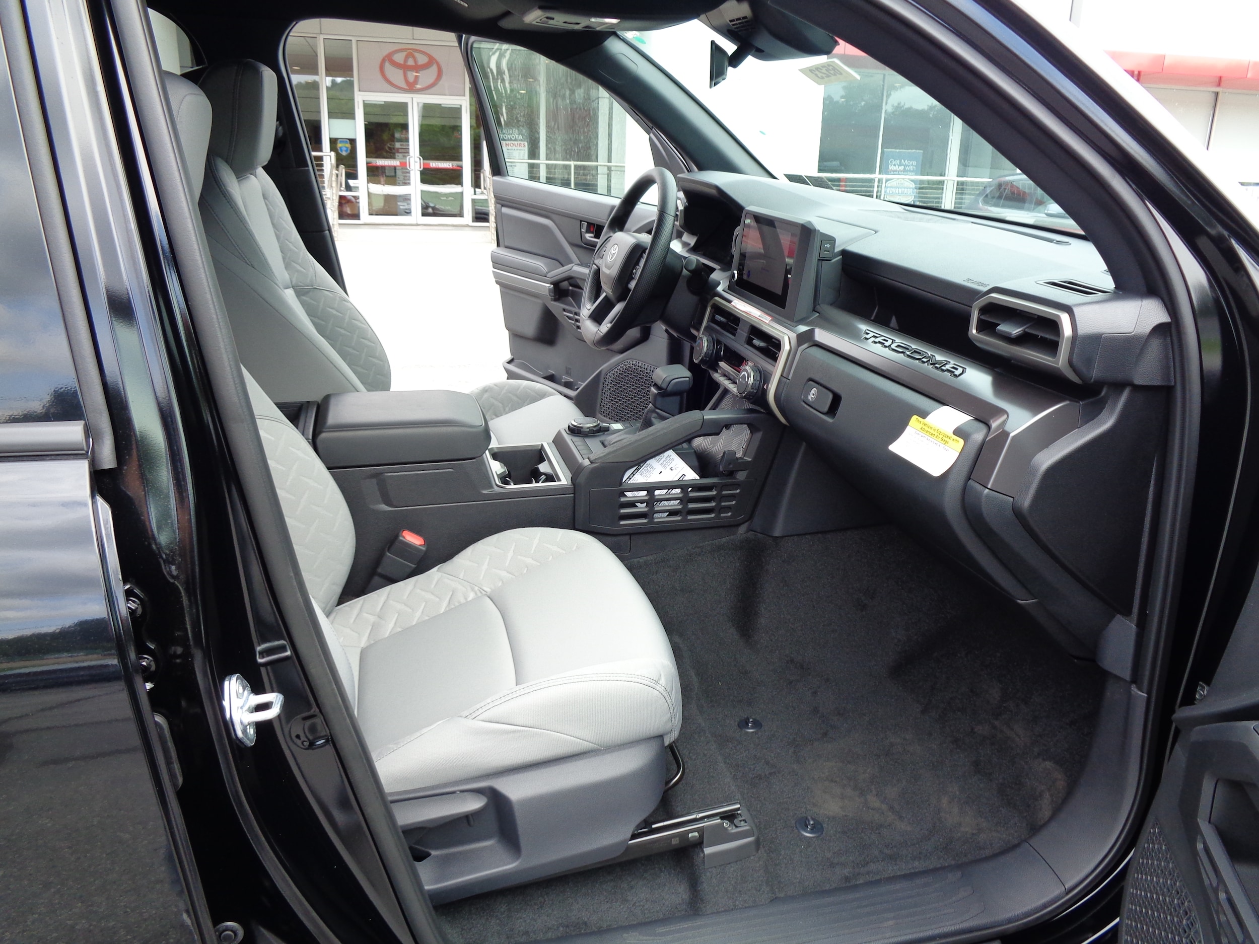 2026 Toyota Tacoma SR5 - Photo 16
