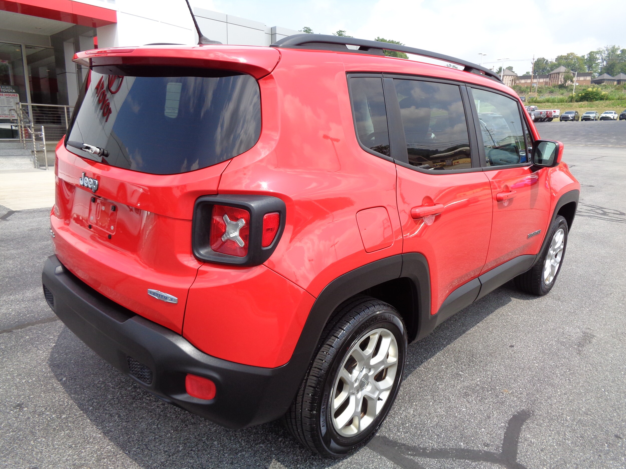 2017 Jeep Renegade Latitude North Edition photo 3