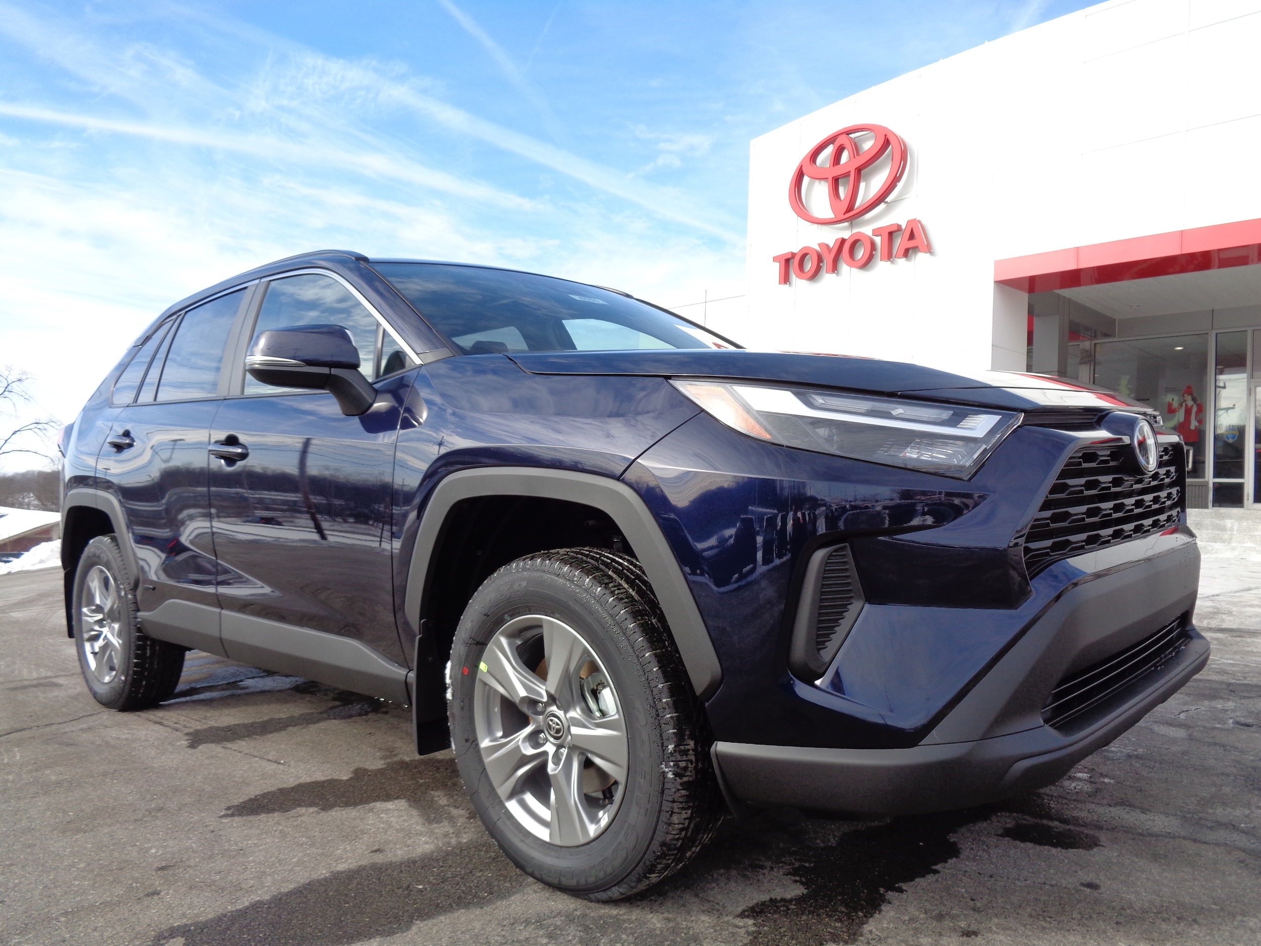 2025 Toyota RAV4 XLE's photo