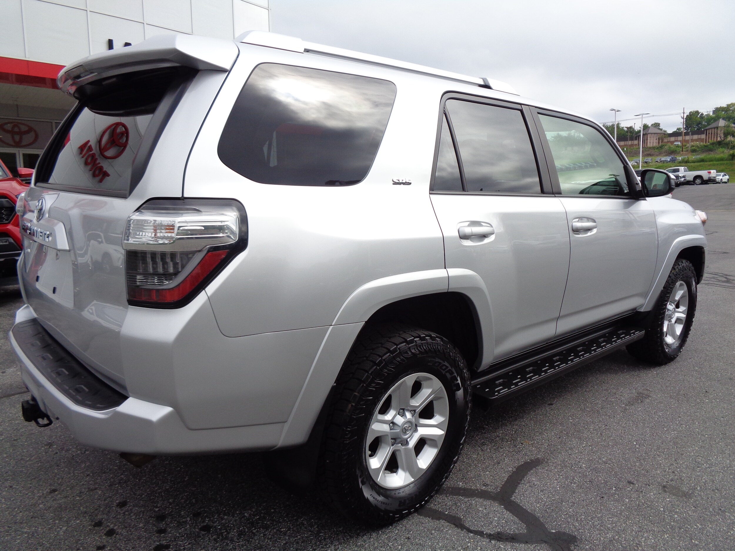 2016 Toyota 4Runner SR5 V6 photo 3