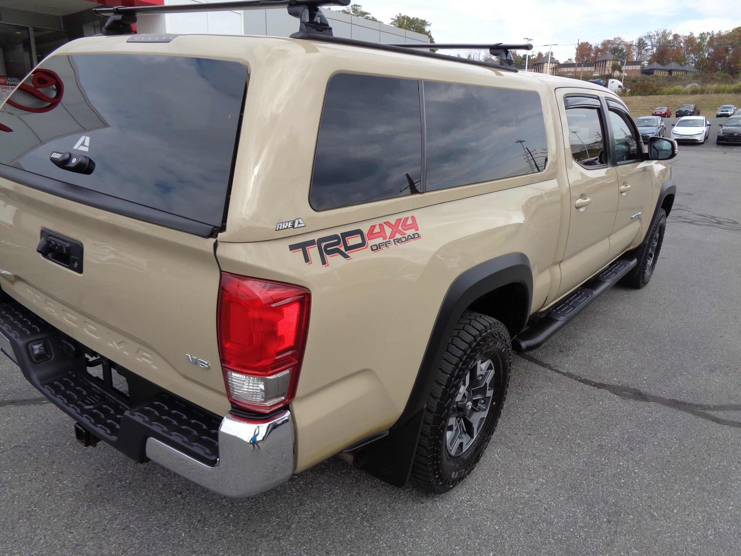 2017 Toyota Tacoma TRD Off-Road 4x4 Long Bed photo 3