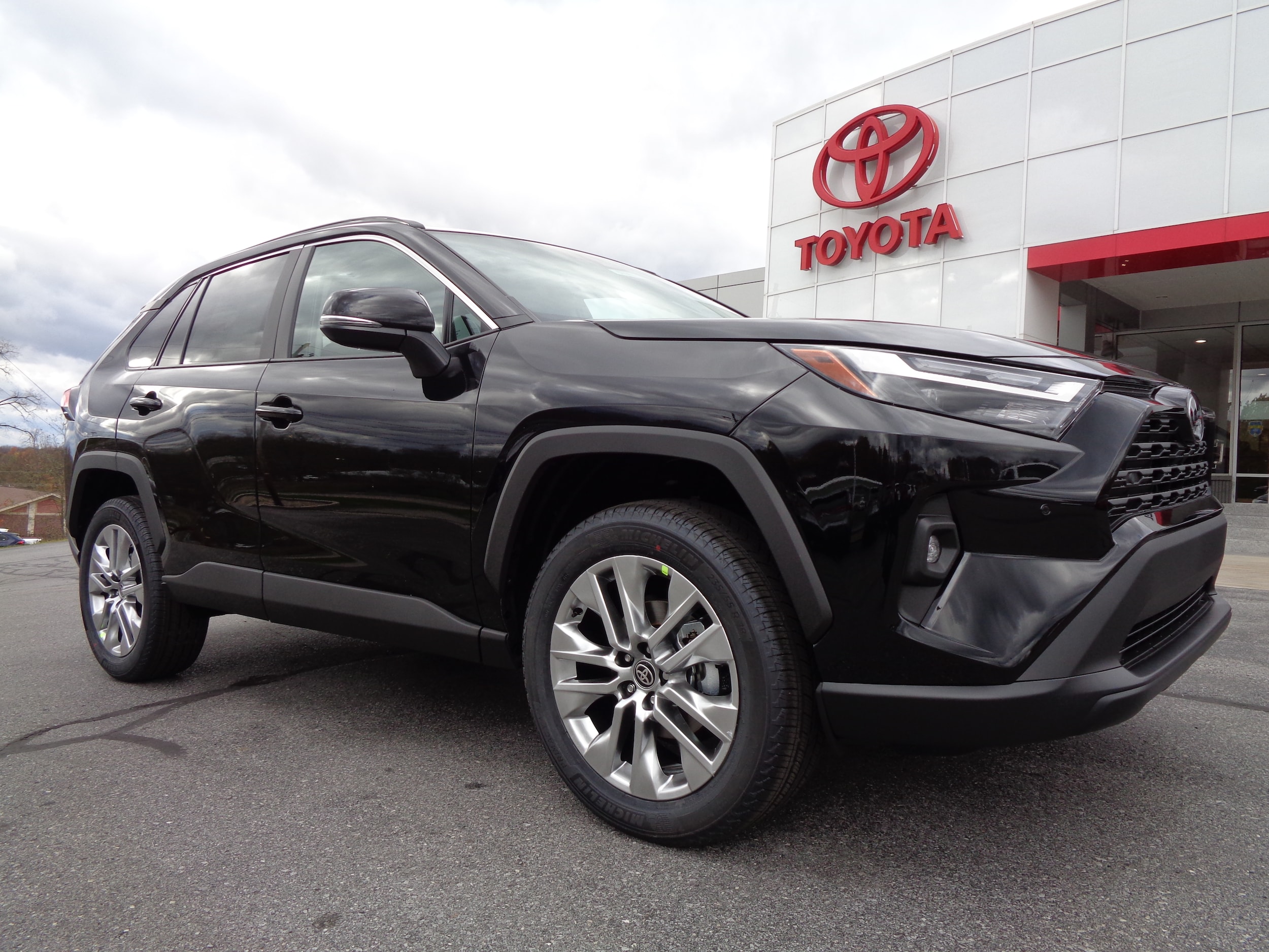 2025 Toyota RAV4 XLE Premium's photo