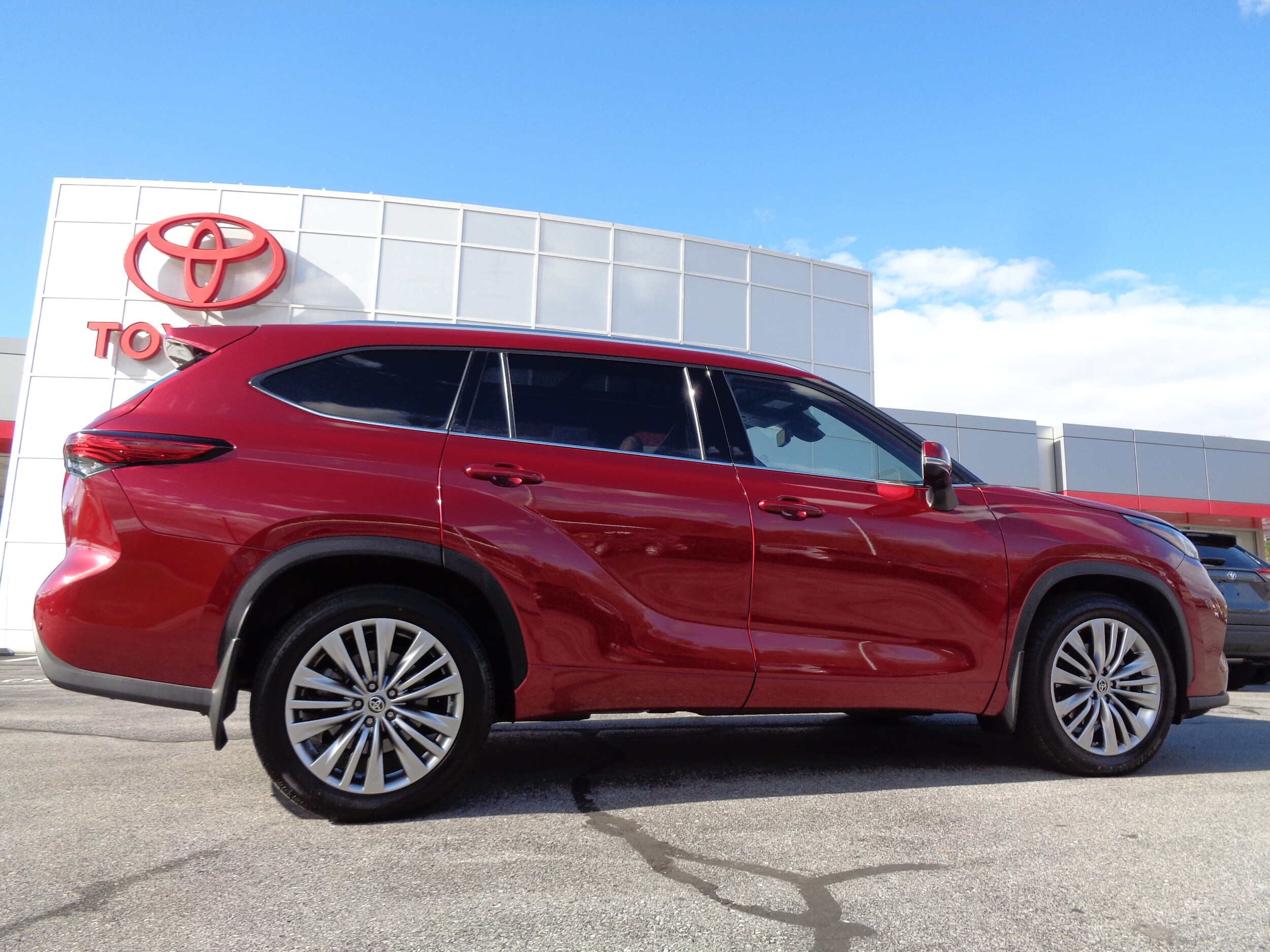 2022 Toyota Highlander Platinum photo 2