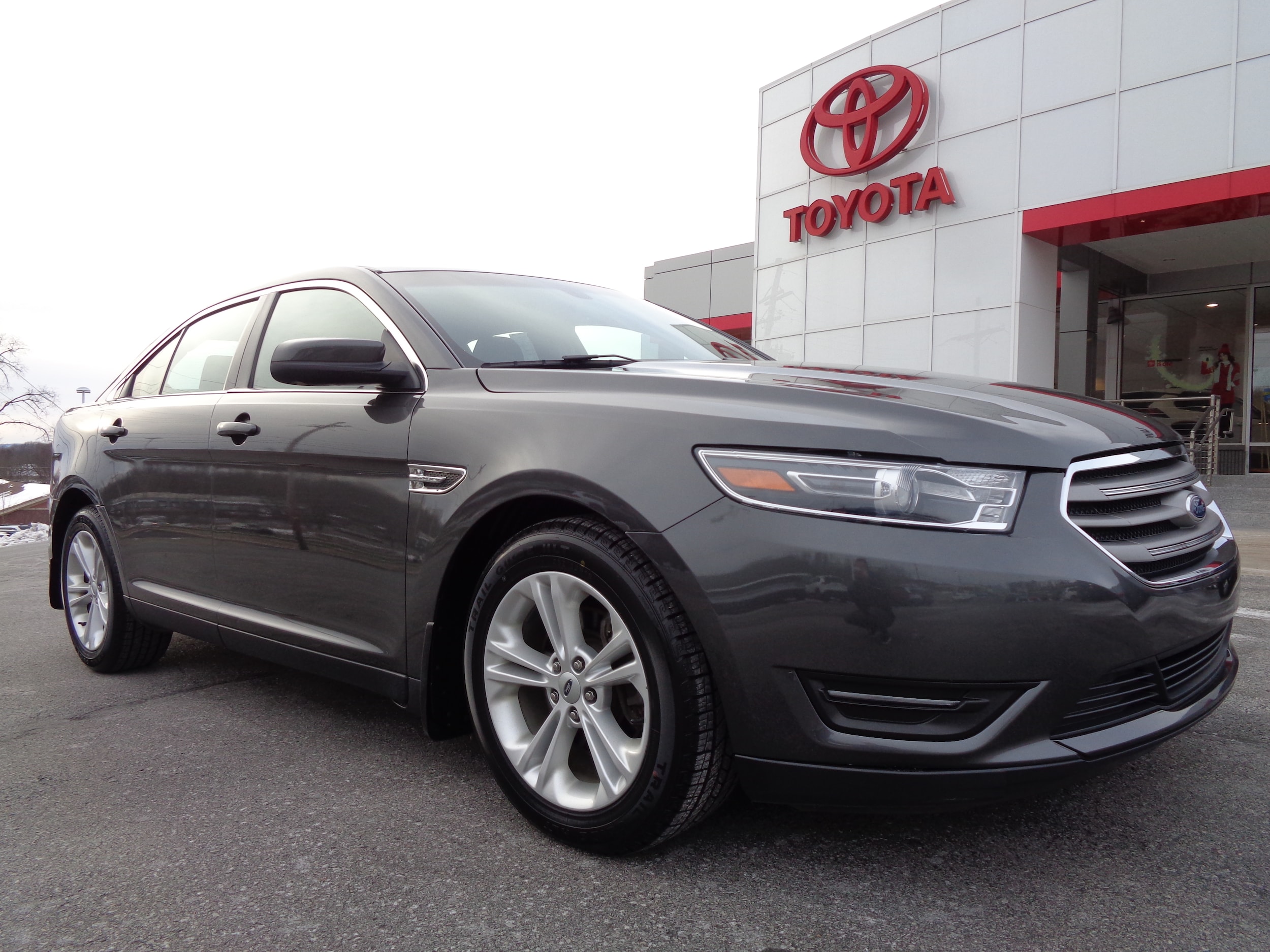 2015 Ford Taurus SEL's photo