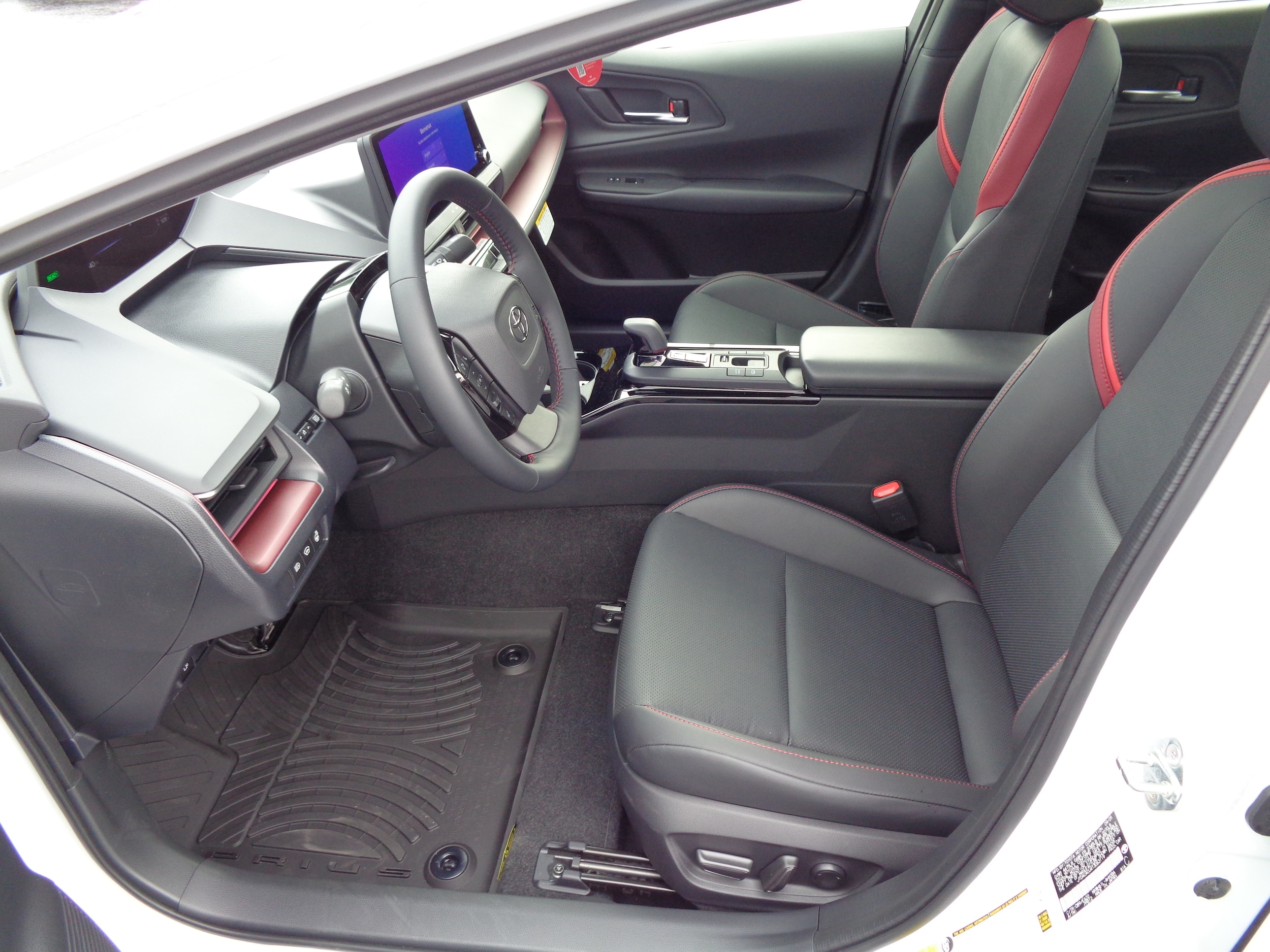 2026 Toyota Prius Plug-in Hybrid XSE - Photo 11