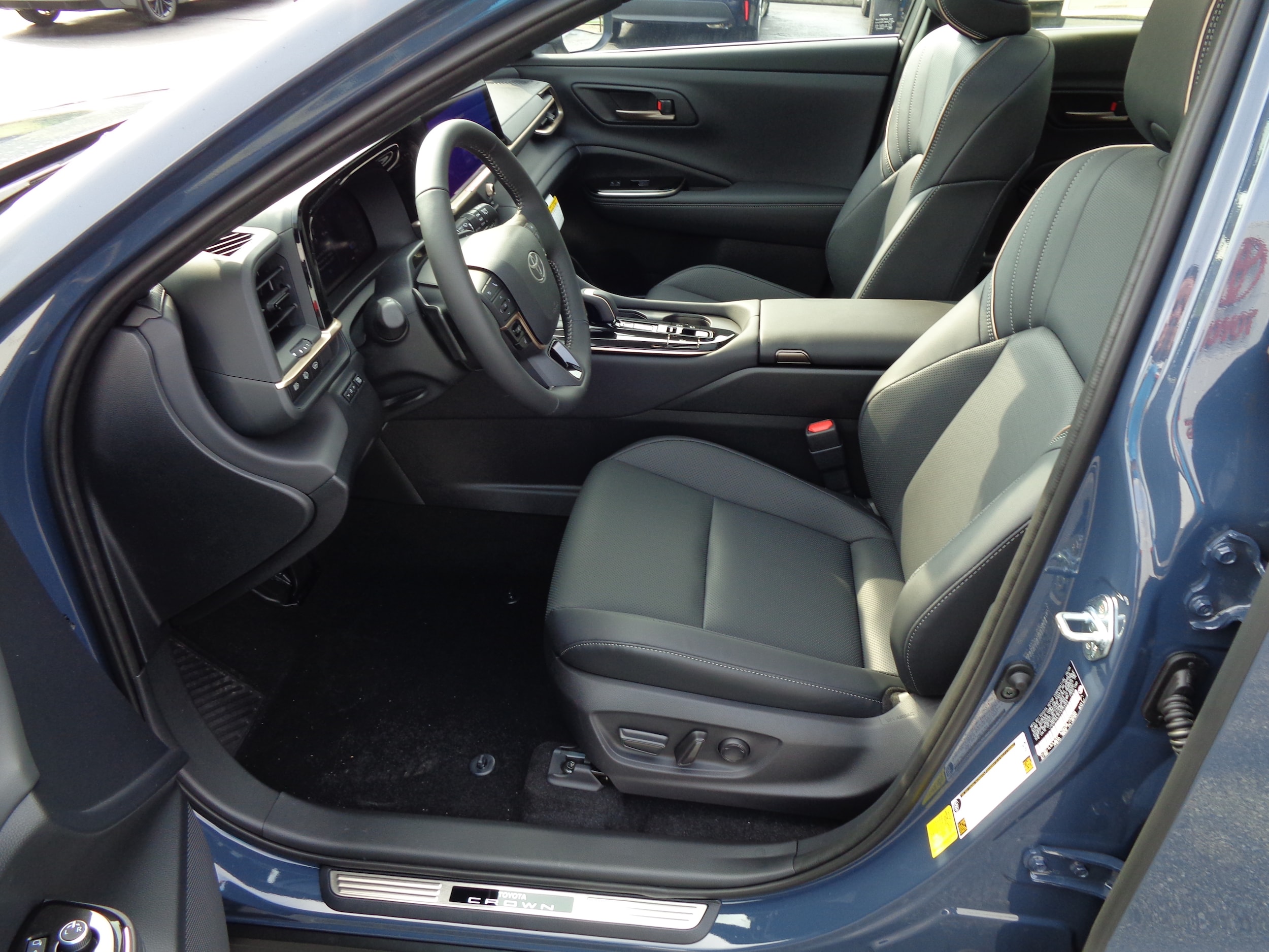 2026 Toyota Crown Signia Limited - Photo 11