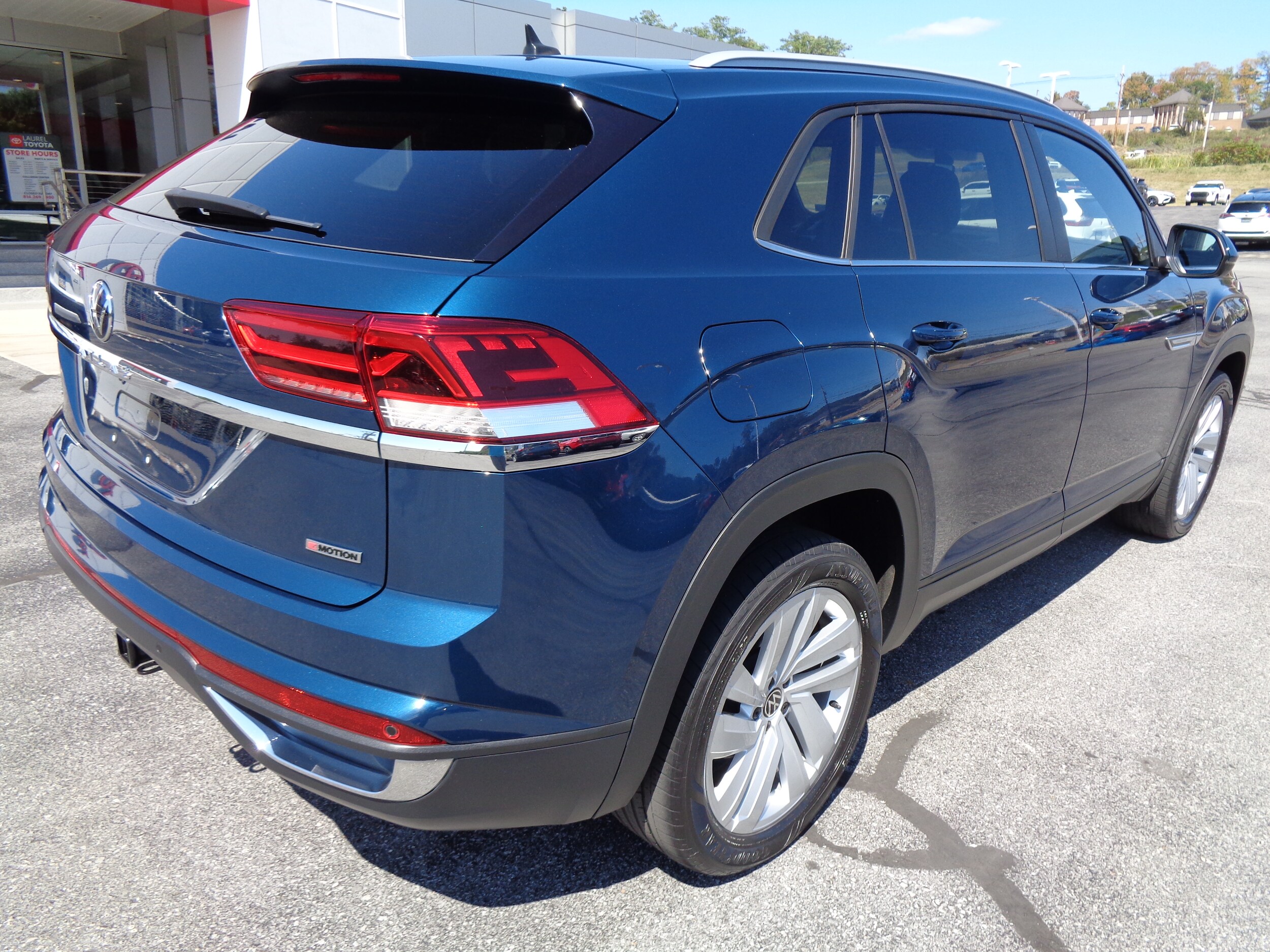 2021 Volkswagen Atlas Cross Sport V6 SE Technology photo 2