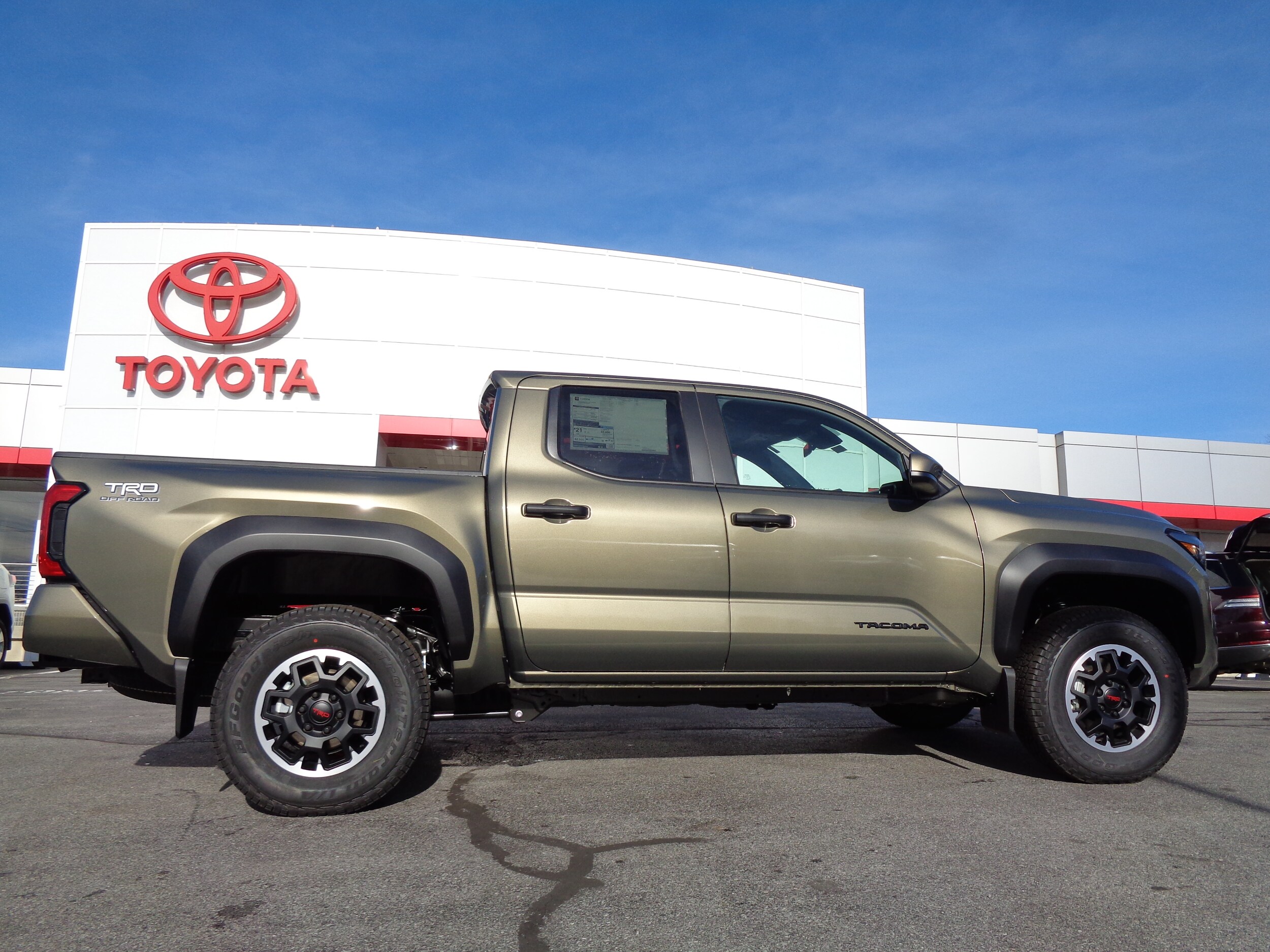 2025 Toyota Tacoma TRD Off-Road Double Cab photo 2